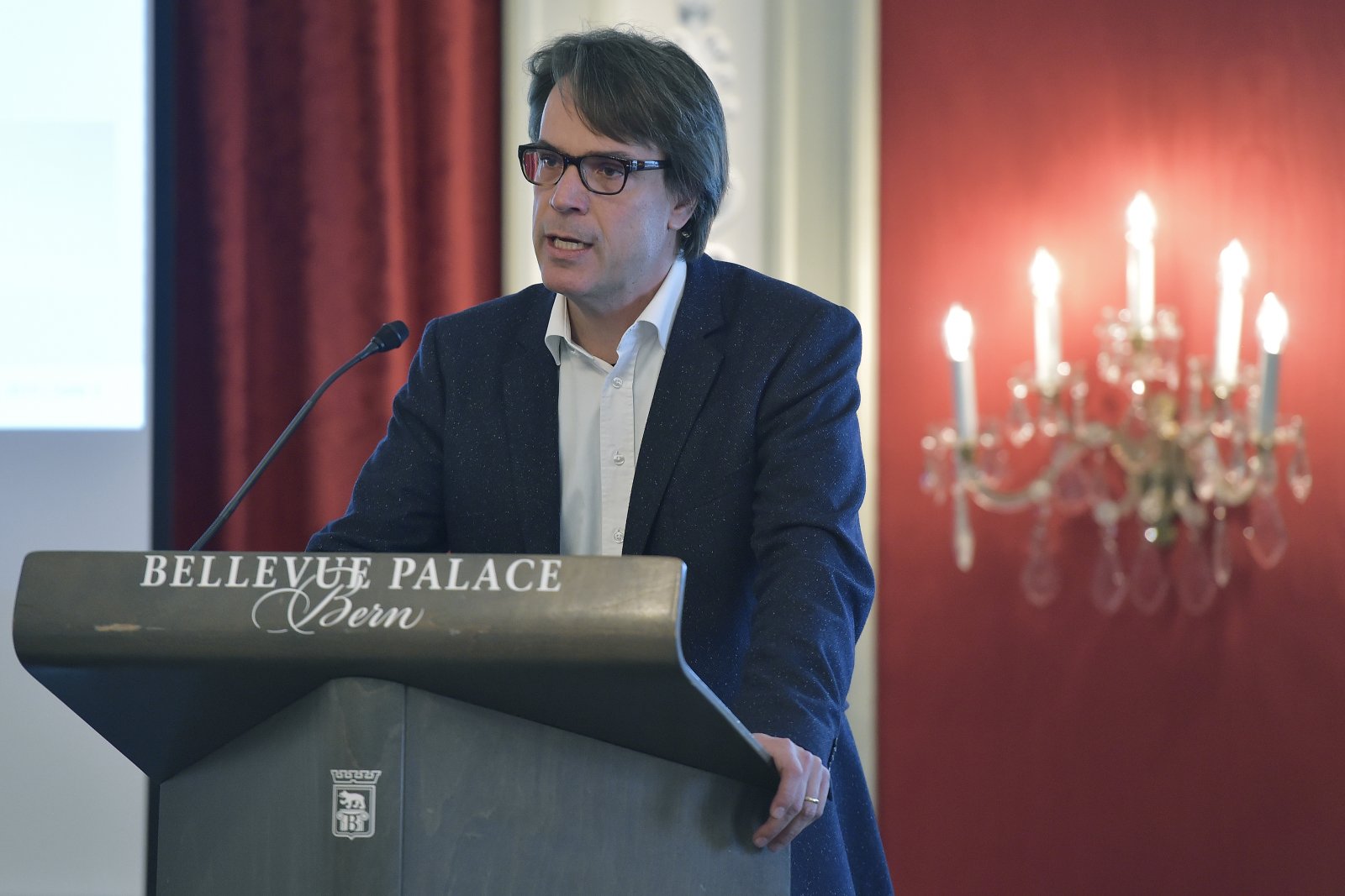 Mann mit politischer Agenda: Mark Eisenegger bei der Präsentation des Jahrbuches 2015 (Bild: Keystone, Lukas Lehmann)