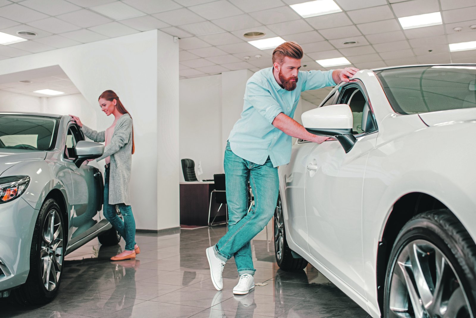 Männer und Frauen fühlen sich nicht von denselben Fahrzeugmodellen angezogen. Sie haben sehr ­unterschiedliche Kriterien, wenn es um den Kauf eines Autos geht. Bild: Shutterstock