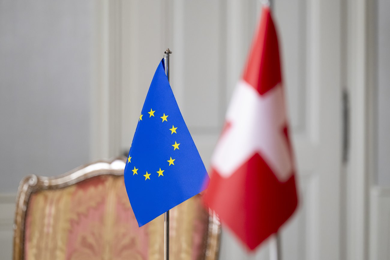 Die Verhandlungstaktiken der Europäischen Union gegenüber der Schweiz werfen Fragen auf: Autoritäre Forderungen und angedrohte Vergeltungsmassnahmen prägen die Beziehungen. (Symbolbild: KEYSTONE / Anthony Anex)