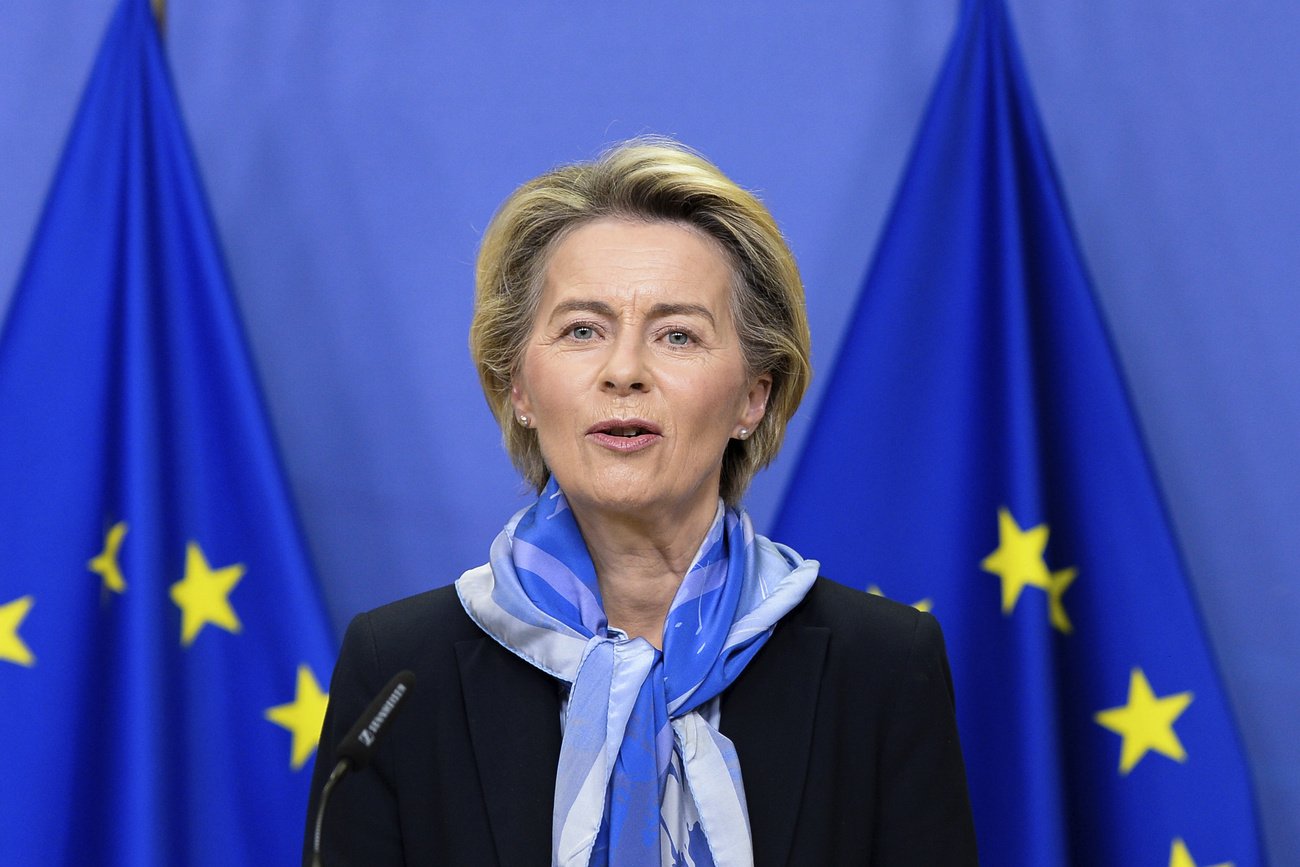 ERU-Kommissionspräsidentin Ursula von der leyen verkündet im Dezember 2020 die Zulassung des Impfstoffes von Pfizer/Biontech. Bild: Keystone
