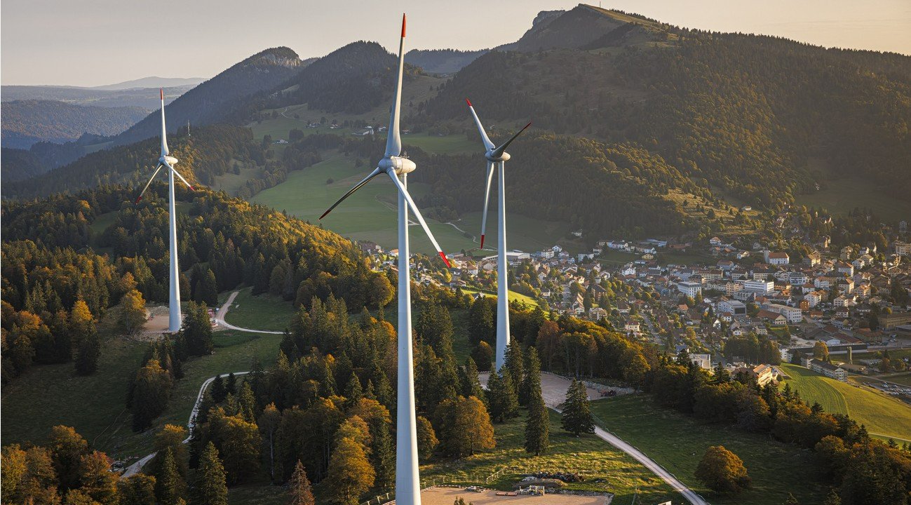 Abstimmung über Windräder im Wald steht an: Windpark Sainte-Croix im Waadtländer Jura. Bild: Keystone