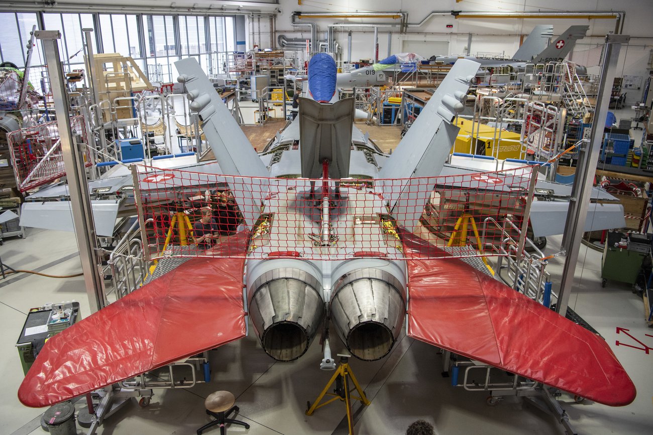 «Projekt Rigi»: In dieser Halle der RUAG in Emmen sollen dereinst auch Kampfjets des Typs F-35 gewartet werden. Dies ist jedoch durch die aktuelle Auslegung der Schweizer Neutralität gefährdet. Bild: Keystone.