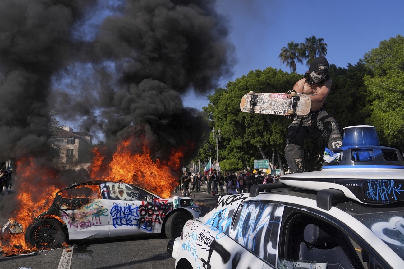 Gewalttätige Proteste in L.A.  Bild: Keystone