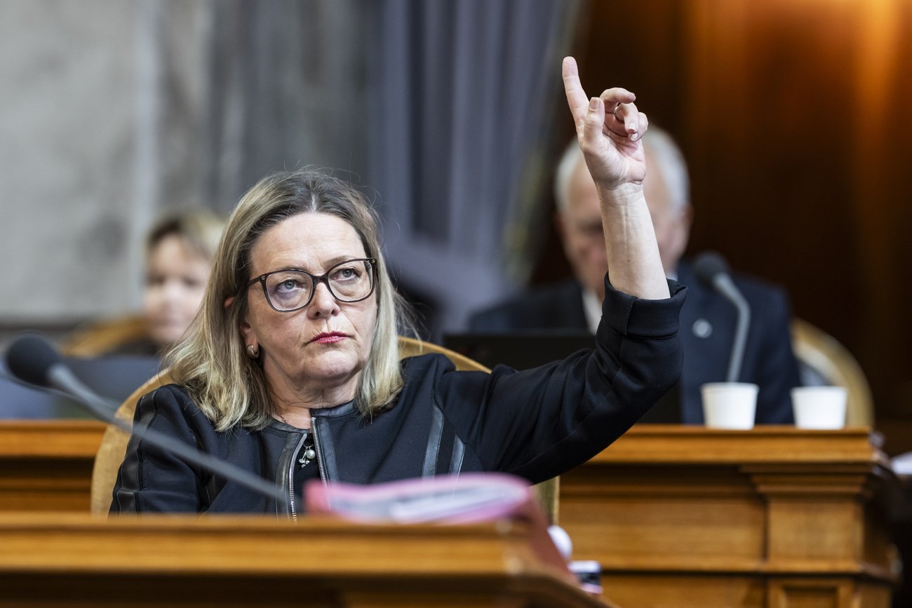 Mitte-Ständerätin Heidi Z'graggen (Uri) ist die Präsidentin der Staatspolitischen Kommission (SPK-S) – am Ende war ihre Stimme das Zünglein an der Waage. Die SPK-S fordert für die neuen EU‑Rahmenverträge das Ständemehr. Bild: Keystone