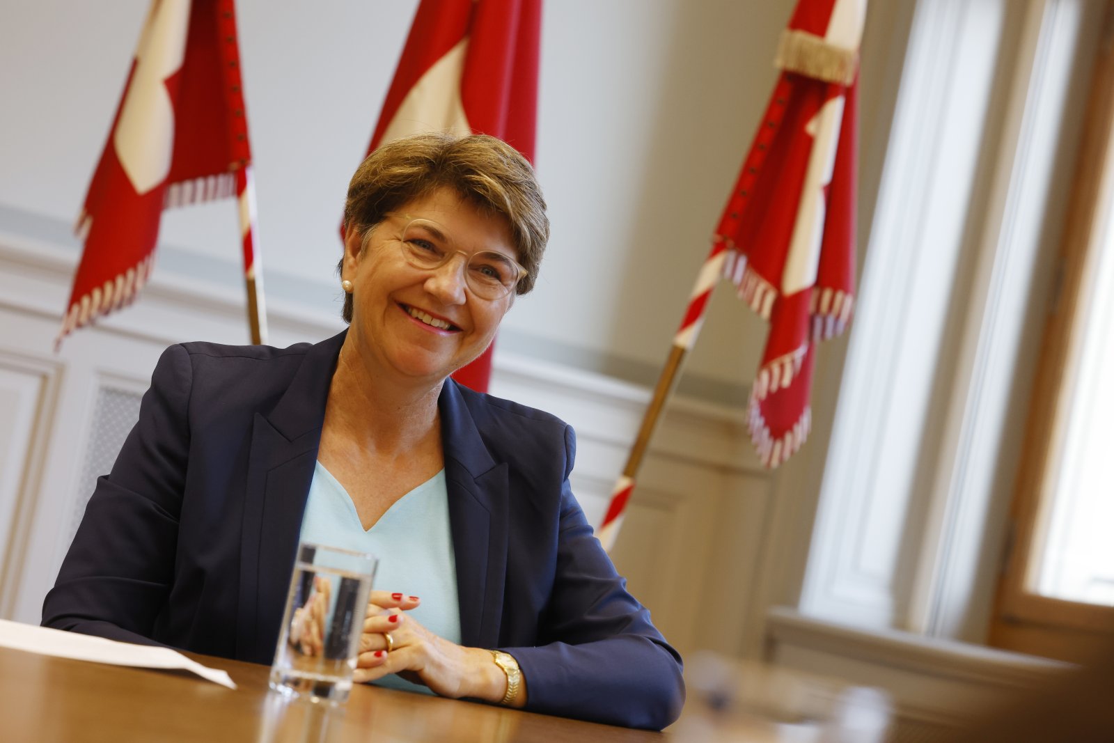 In aufgeräumter Stimmung: VBS-Chefin Viola Amherd. (Bilder: Ruben Sprich)