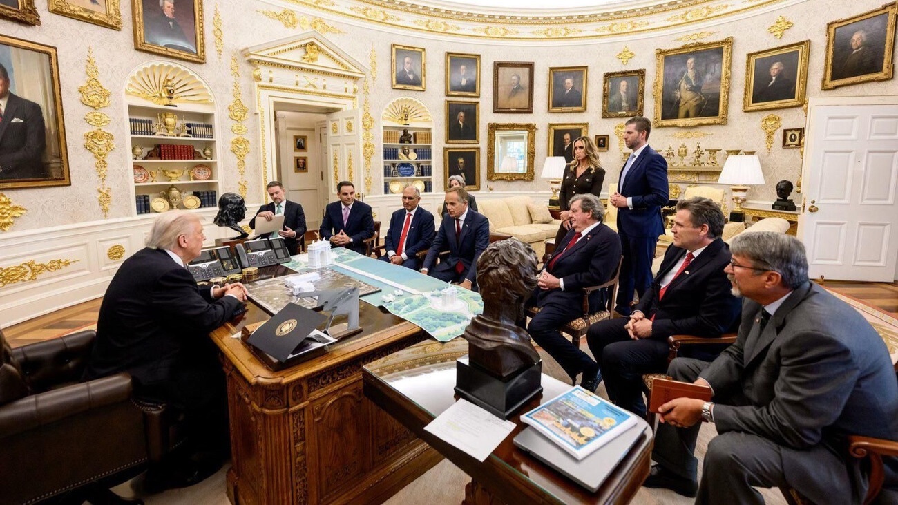 Strafanzeigen gegen Gantner & Co.? Die Schweizer Delegation bei Donald Trump. Bild: Keystone