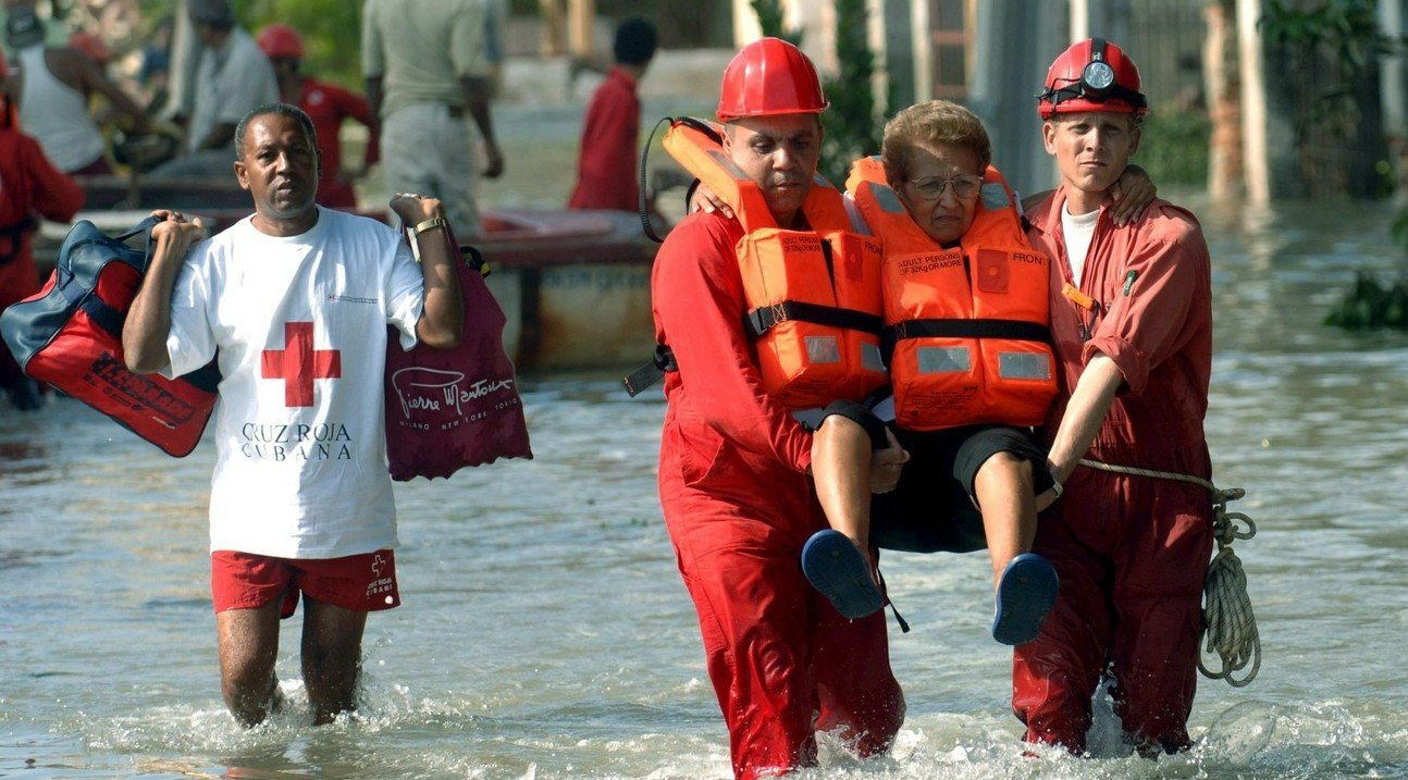 Verbesserter Katastrophenschutz führt zu weniger Klimatoten: Einsatz von Rettungskräften bei einem Hochwasser-Ereignis auf Kuba. Bild: Keystone