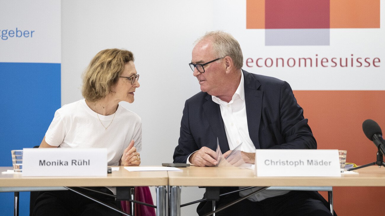 Economiesuisse-Direktorin Monika Rühl und Präsident Christoph Mäder sehen in der Zuwanderung nur Vorteile. Bild: Keystone