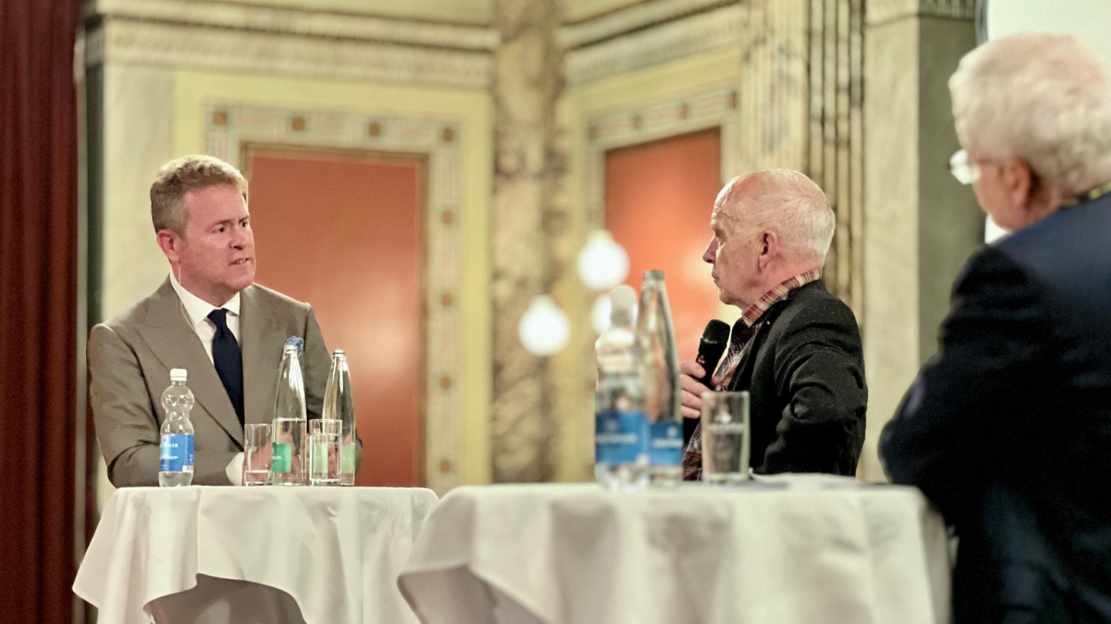 Was können wir heute noch von General Guisan lernen? Das diskutierten Dominik Feusi, Ueli Maurer und Markus Somm. Bild: eigene