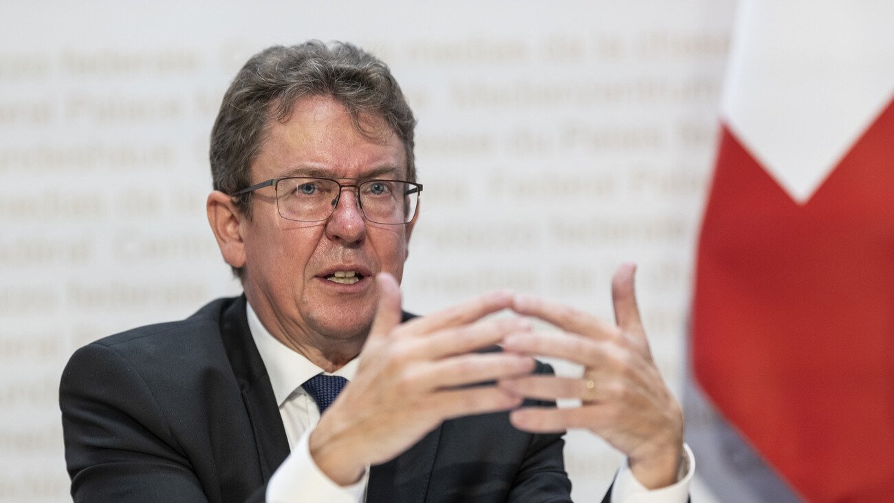 Bundesrat Rösti äussert sich an einer Medienkonferenz zum ETH-Bericht «Verkehr 45». Bild: Keystone