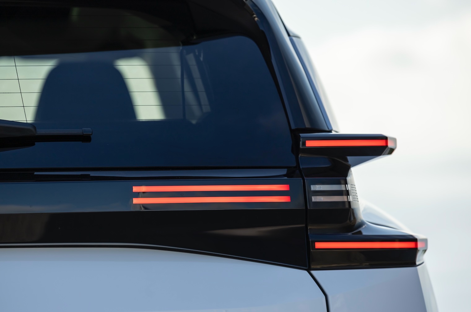 Die herausstehenden «Light Wings» an den Rückleuchten sind mehr als nur Gestaltungselement, sondern dienen der Verbesserung der Aerodynamik. Bild: Citroën