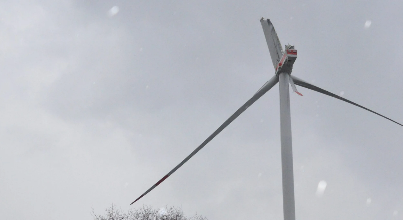 Zum Glück gab es keine Verletzten: Windrad des Typs GE 5.3-153 nach der Havarie im letzten Januar. Bild: CC
