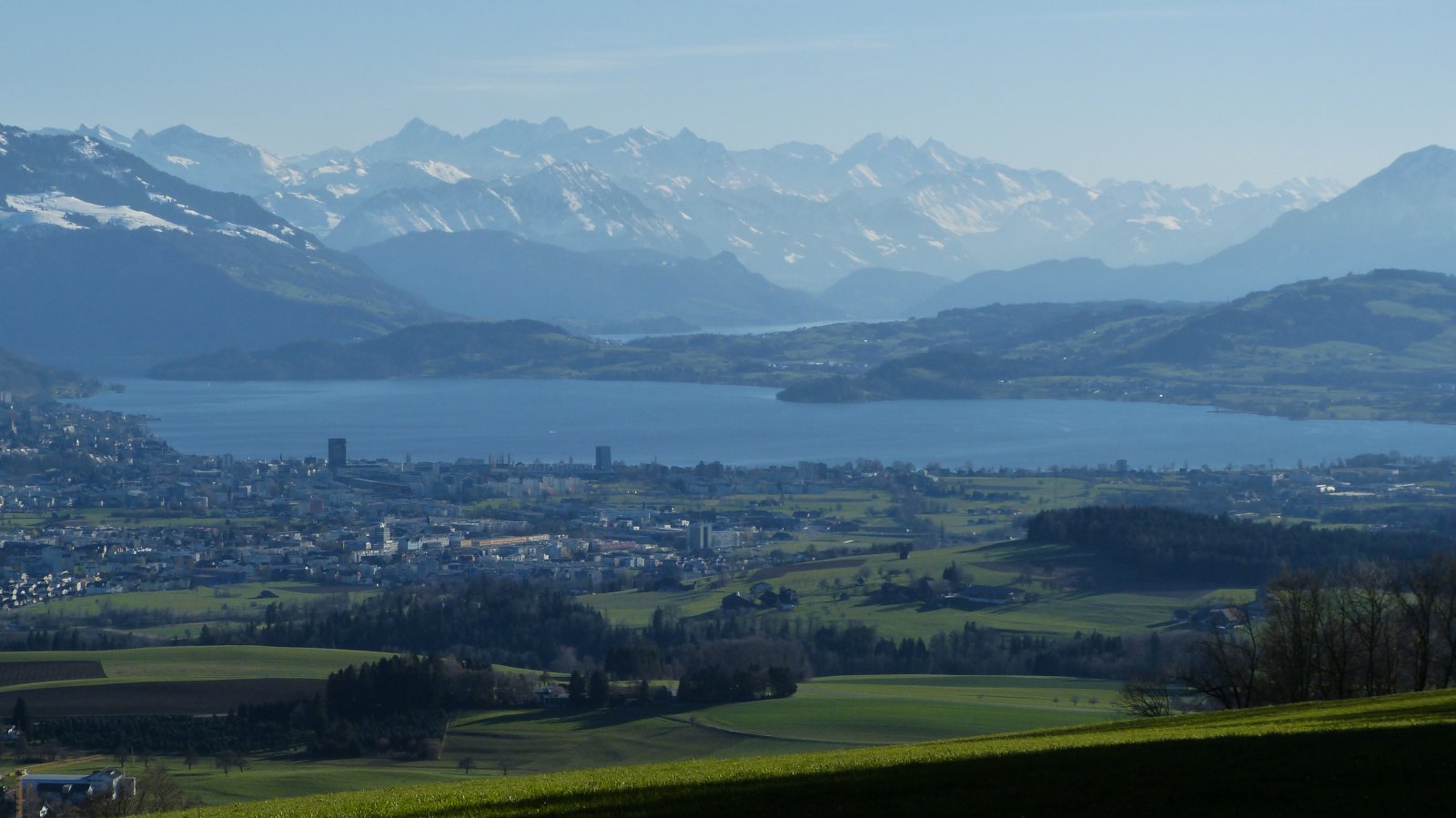 Zug mit Zugersee: It’s politics, stupid.