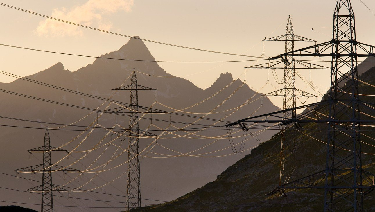 Im Jahr 2024 viermal so viele Phasen mit negativen Preisen wie im Vorjahr: Stromleitungen auf dem Berninapass. Bild: Keystone