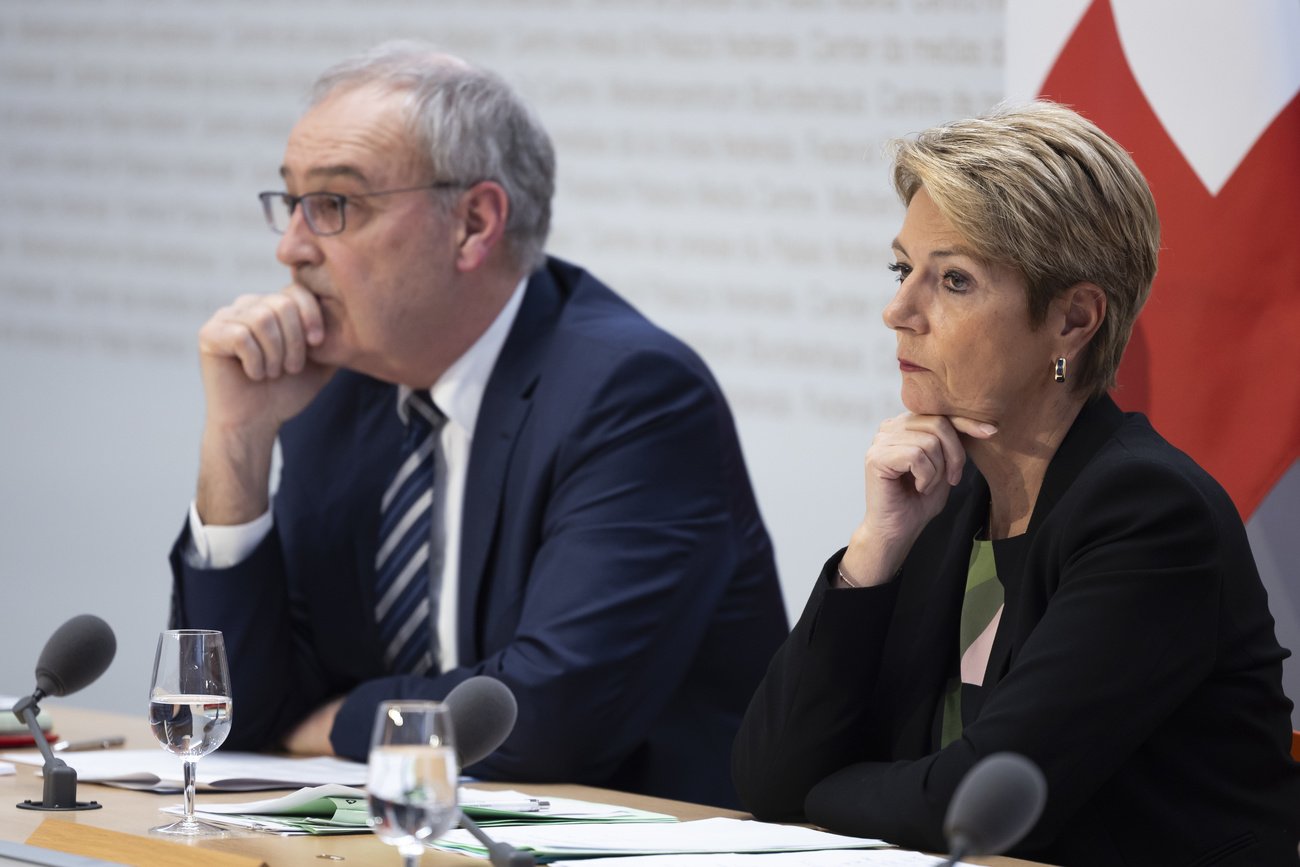 Überrascht und besorgt: Bundespräsidentin Karin Keller-Sutter und Bundesart Guy Parmelin am Donnerstag vor den Medien. Bild: Keystone