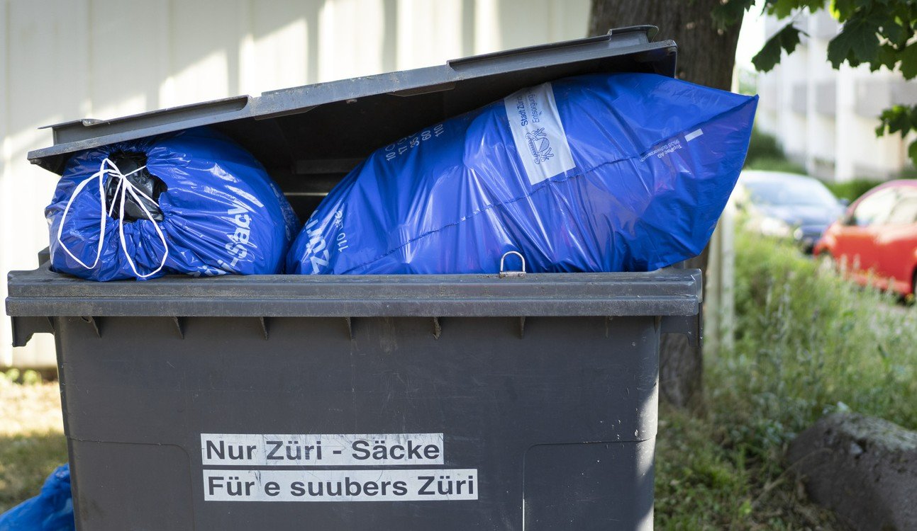 Wegen des Klimaschutzes bald mehr als doppelt so teuer? Züri-Sack. Bild: Keystone
