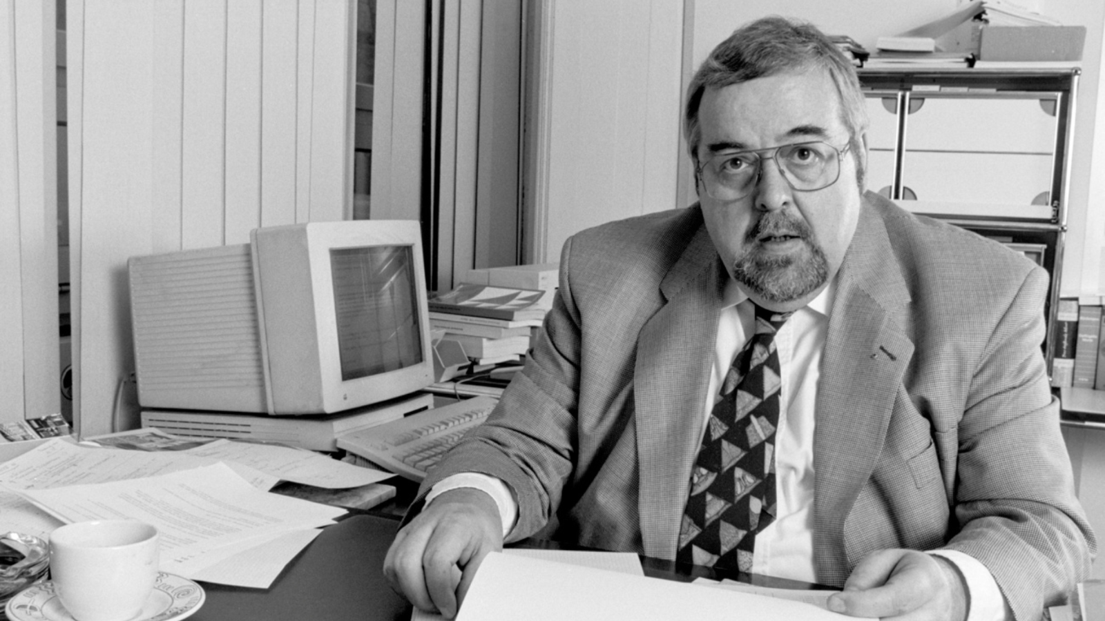 Kari Lüönd. Hätte er an Gott geglaubt, er hätte auch die Bibel zu einem Revolverblatt gemacht. Portrait, aufgenommen im Dezember 1994. Bild: Keystone