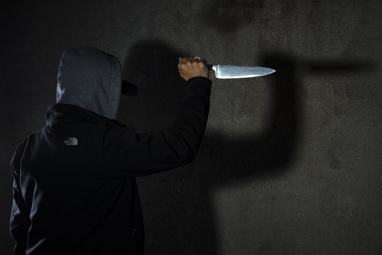 Die Zahl der schweren Gewaltverbrechen in der Schweiz hat sich im Zeitraum zwischen 2015 und 2025 fast verdoppelt. Bemerkenswert ist dabei, dass rund 56 Prozent dieser Delikte von Menschen verübt werden, die keinen Schweizer Pass haben. Symbolbild: Keystone