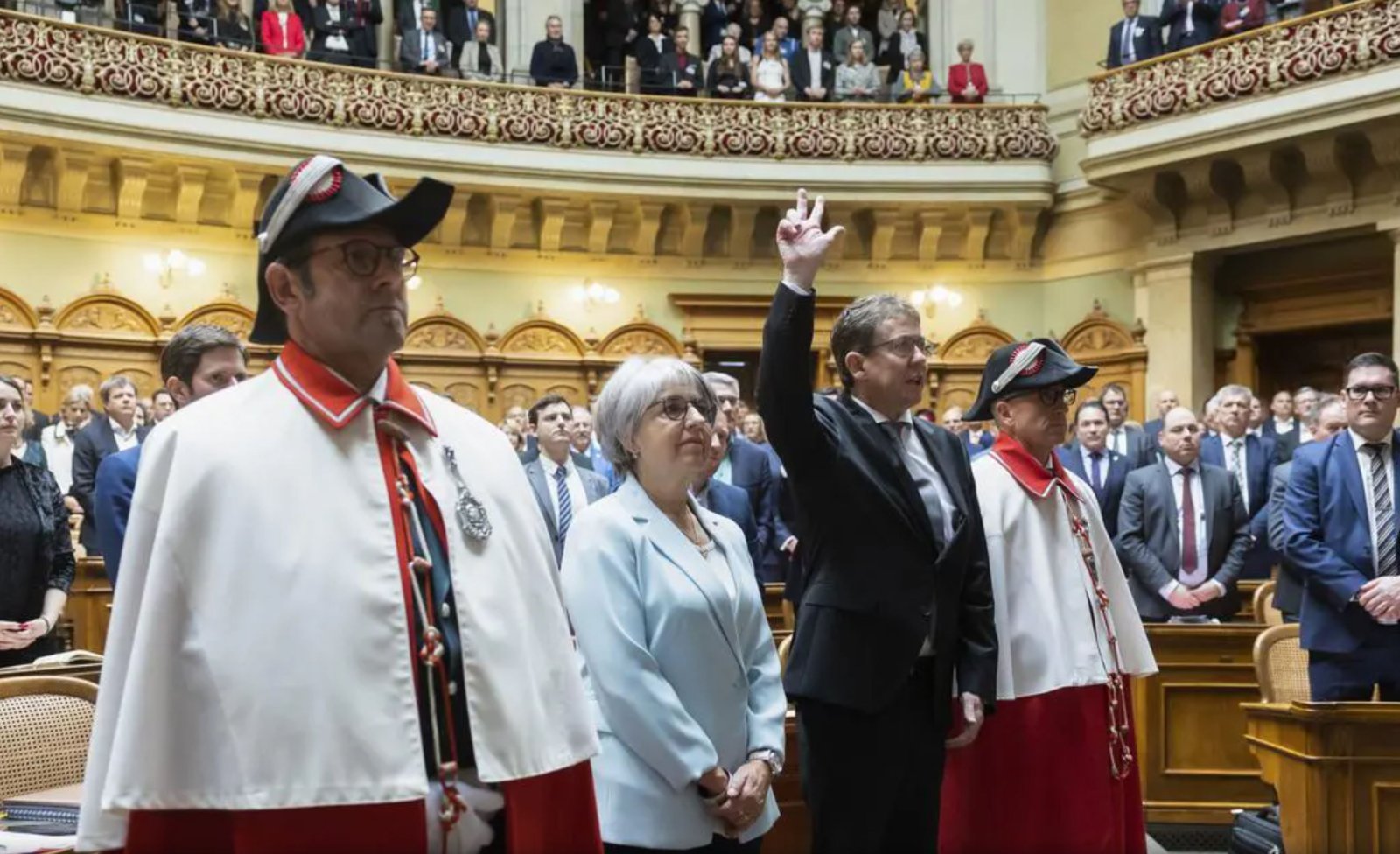 Elisabeth Baume-Schneider und Albert Rösti bei der Vereidigung.