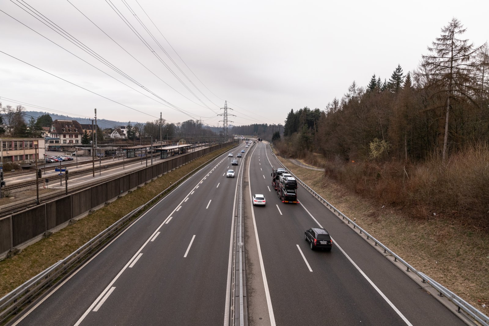 Im Schneckentempo: Geht es nach den Grünen, soll auf der Autobahn schon bald ein Tempolimit von 100 km/h gelten. Bild: Lorenzo Fulvi/AUTOMOBIL REVUE