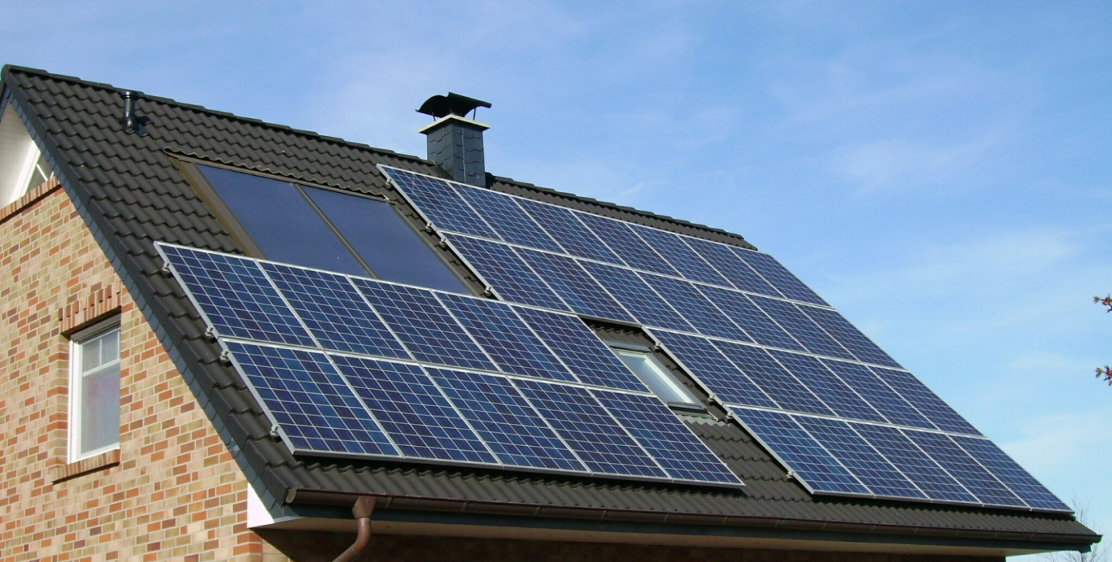 Die meisten Solardachanlagen funktieren bei einem Stromunterbruch nicht mehr. Bild: Wikipedia