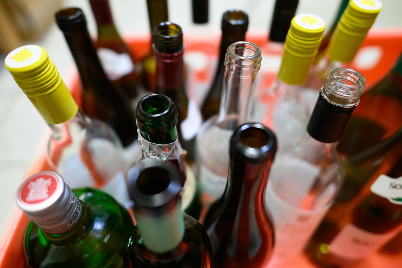 Die Freude am Wein soll uns vergehen. Die WHO fordert Schockbilder von Krebsgeschwüren. Bild: Keystone