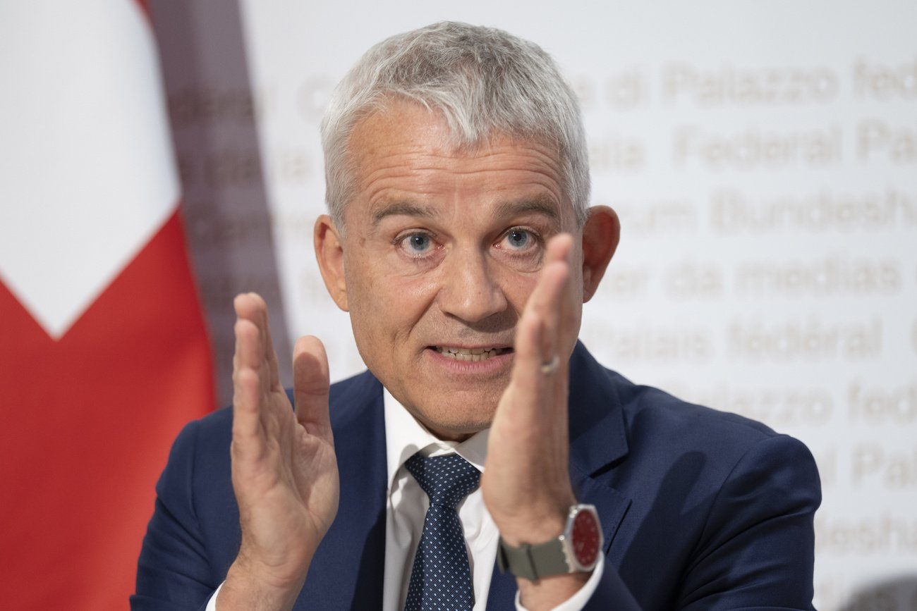 SP-Justizminister Beat Jans hat am Donnerstag die bundesrätliche Botschaft ans Parlament zur «Kompass-Initiative» vorgestellt. Die Landesregierung empfiehlt das Ansinnen ohne Gegenvorschlag zur Ablehnung. Bild: Keystone