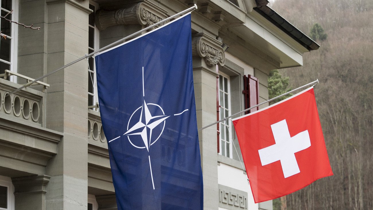 Nur durch engere Zusammenarbeit mit der NATO, oder sogar einem Beitritt, kann die für Europa kritische Infrastruktur in der Schweiz effektiv verteidigt werden. Symbolbild: Keystone