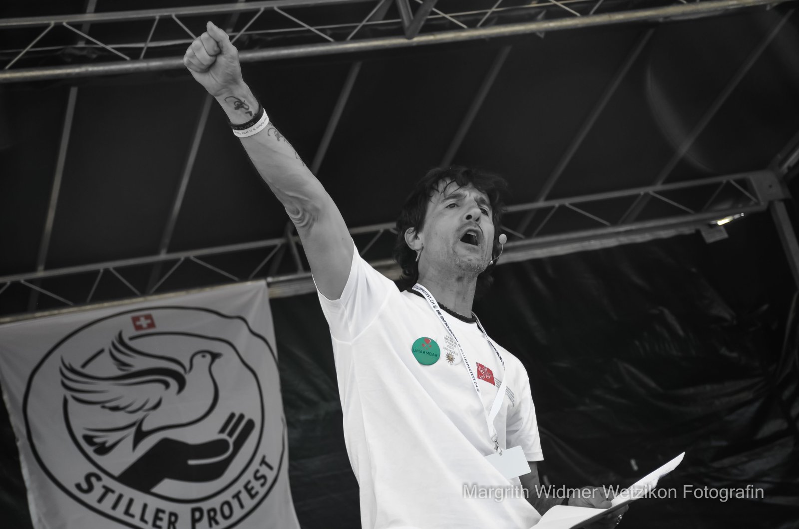 «Ich will zeigen, dass ich Recht habe, auch wenn ich nicht Recht bekommen sollte»: Markus Häni an einer Demonstration gegen die Corona-Massnahmen. Bild: Margrith Widmer (margrithwidmer.com)