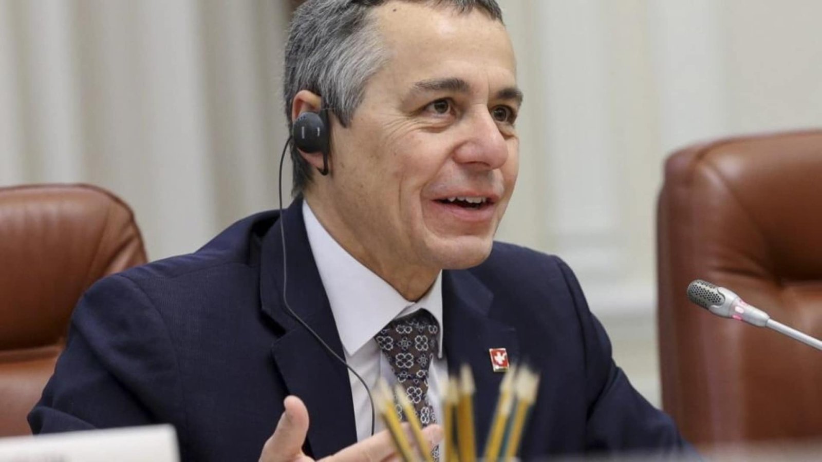 Am besten wäre es wohl, nichts zu tun. Doch das halten unsere Diplomaten nicht aus. Aussenminister Ignazio Cassis, Chef der Ungeduldigen.