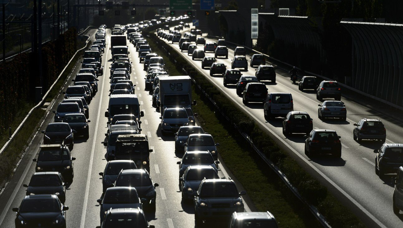 Kein angemessener Autobahnausbau möglich - wegen der Gegenwehr von Links-grün. Bild: Keystone