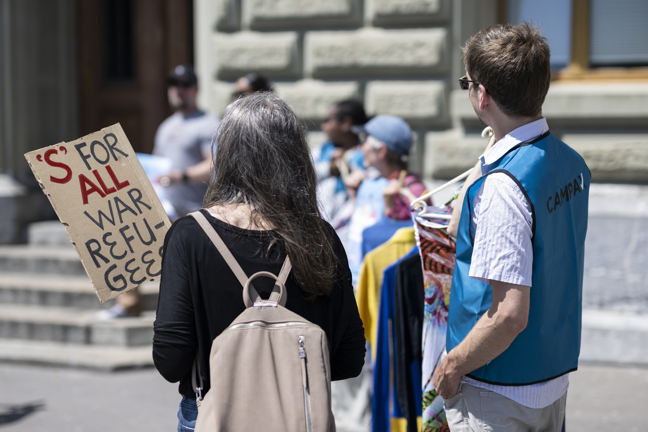 Während der Vertragsdauer mit dem SEM reichte Campax eine Petition ein, die Schutzstatus S für alle schutzbedürftigen Personen aus der Ukraine forderte. (Bild: Keystone)