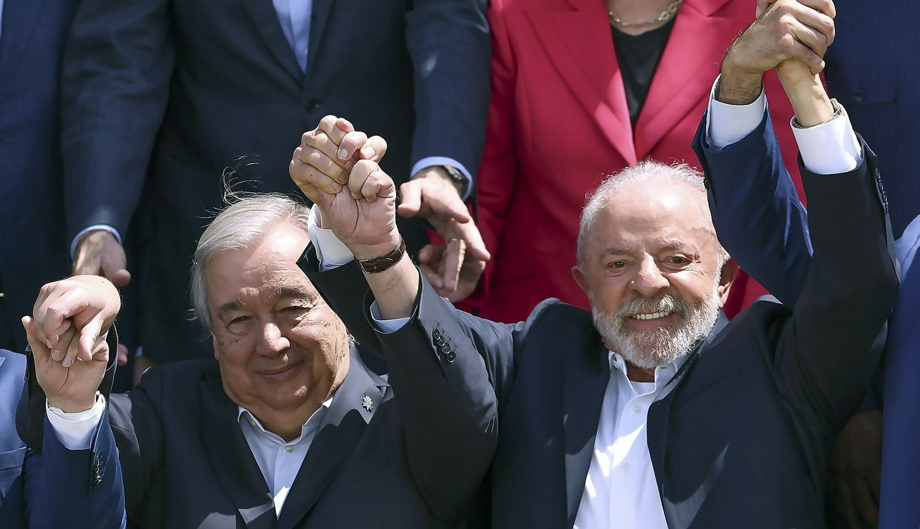 «Es ist Zeit, den Leugnern eine Niederlage zuzufügen»: Uno-Generalsekretär António Guterres (links) und Brasiliens Präsident Lula da Silva in Belém. Bild: Keystone