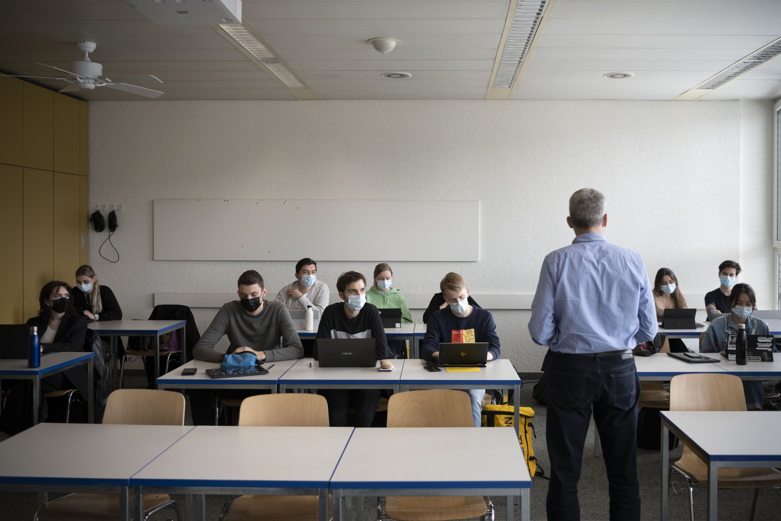 Männer-Quoten fürs Klassenzimmer: Die Suche nach den Lehrern.  Bild: Keystone-SDA