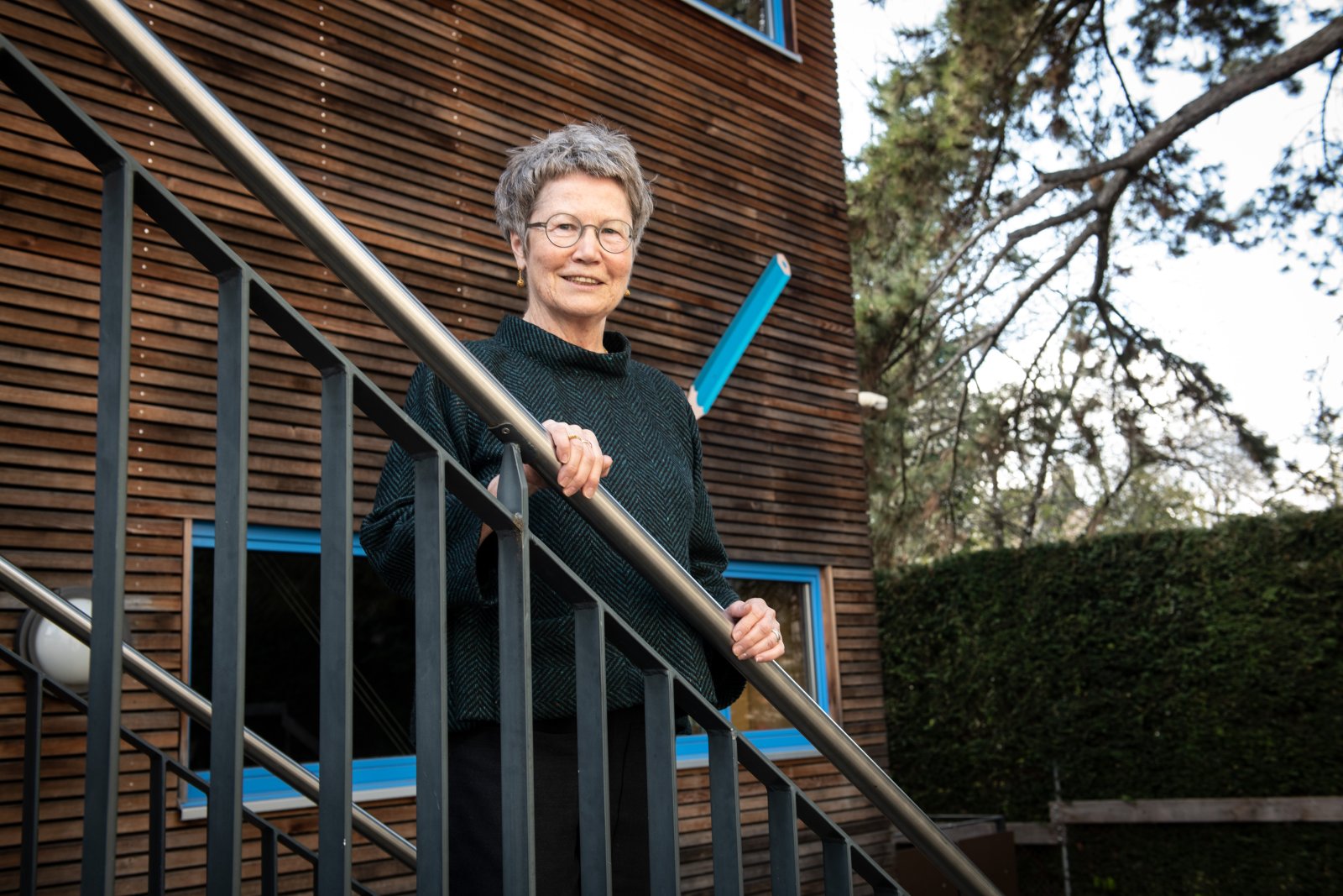 Könnten die vielen Reformen nicht damit zu tun haben, dass es zur Häufung von Verhaltensauffälligkeiten kommt? Dieser Frage müsse sich das Bildungssystem stellen: Eliane Perret (72), Heilpädagogin, Autorin, Lehrerin, Psychologin. (Bild: Daniel Wahl)