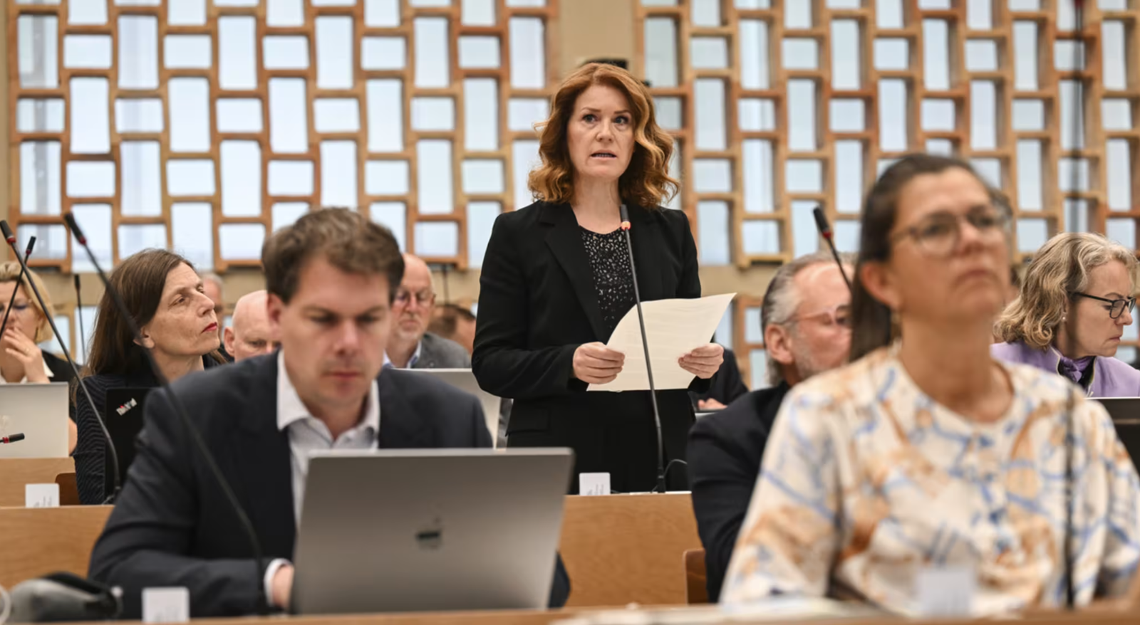Kantonsrätin Susanne Brunner (SVP) spricht im Kantonsrat Zürich über den Gendertag an der Schule Stäfa. (Bild: Keystone)