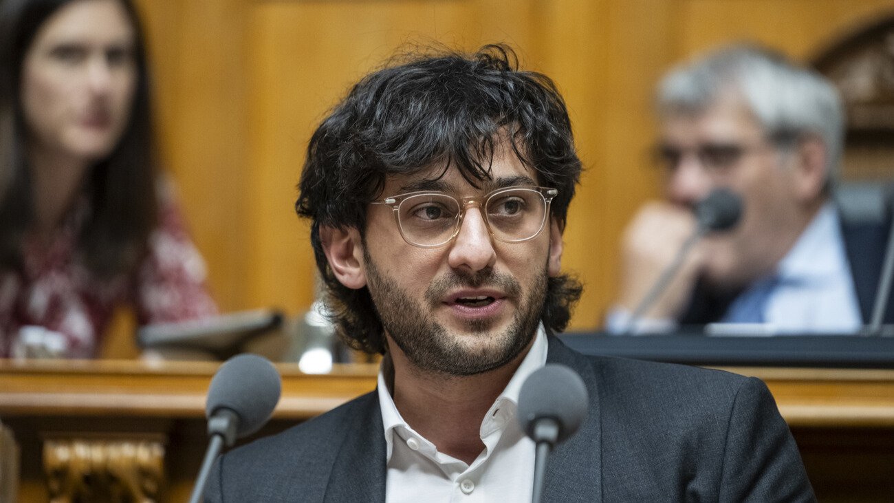 Mähroboter, die am Waldrand ihr Unwesen treiben, müssen eingeschränkt werden, findet SP-Nationalrat Hasan Candan. Bild: Keystone