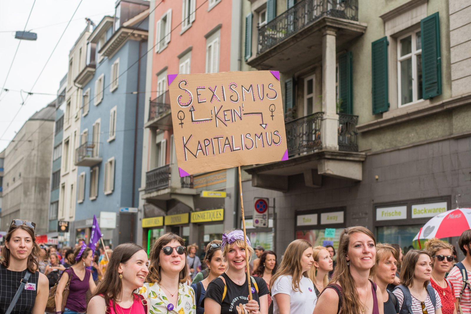 Was ist eigentlich eine Frau? Im Zeitalter von Inklusion, Diversity und Wokeness ist diese Frage nicht einfach zu beantworten. Im Bild: Frauenstreik von 2019.