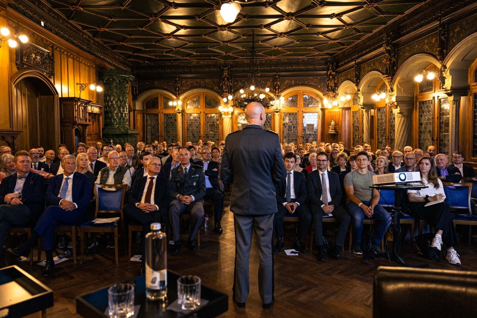 Eine neue Welt: Armeechef Süssli. Bild: Ondrej Kolacek