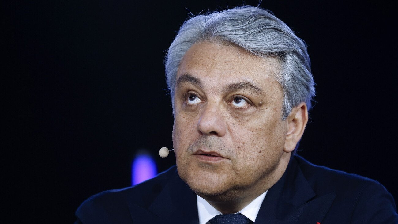 Der Renault-Chef Luca de Meo kritisiert in einem offenen Brief die Brüsseler Bürokratie. Bild: Keystone