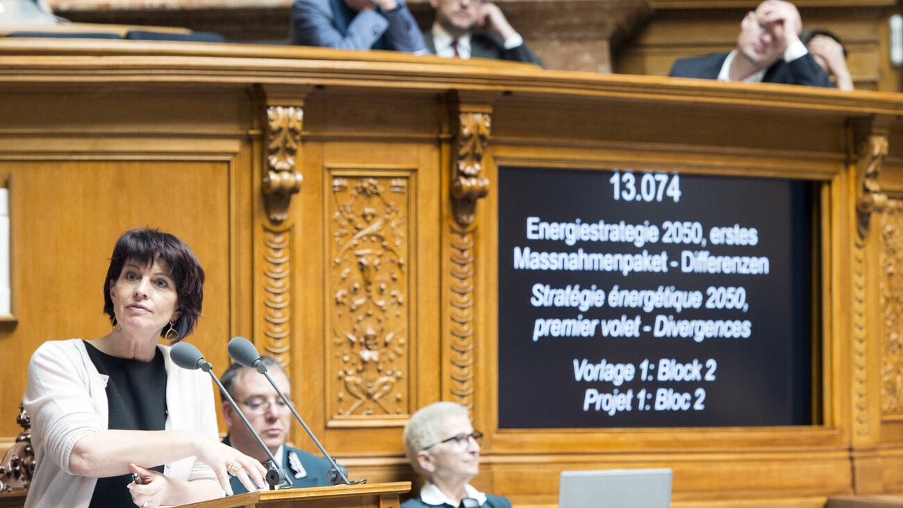 Alt Bundesrätin Doris Leuthard im Einsatz für die Energiestrategie 2050 im Nationalrat. Bild: Keystone