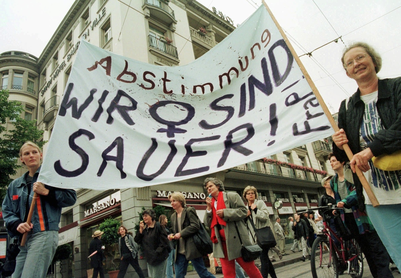Vermitteln den Eindruck, in einem Zwangsregime zu leben: Frauenprotest 1999 in Zürich. Bild: Keystone
