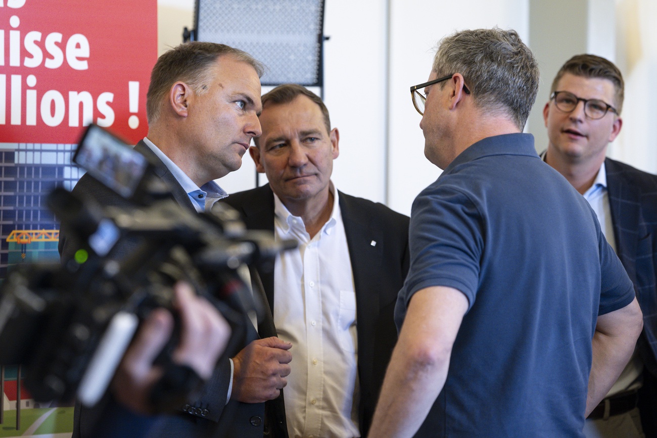 SVP-Führung beim Grübeln. Bild: Keystone