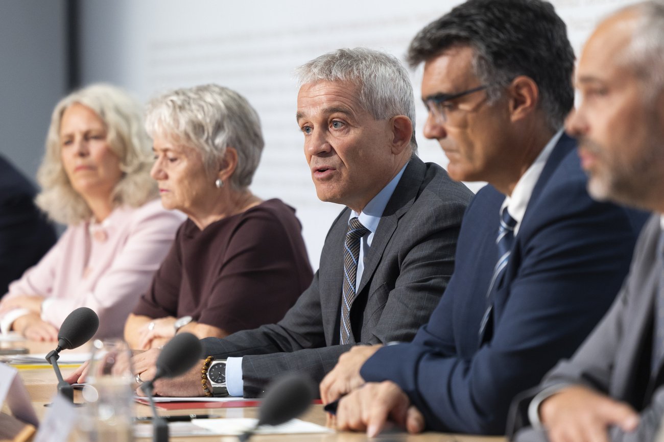 Obwohl die allermeisten extremistischen Gewalttaten in der Schweiz vom linken Spektrum ausgehen, unterstützt der Bund kaum Projekte, die gegen Linksextremismus vorgehen. Bild: Keystone