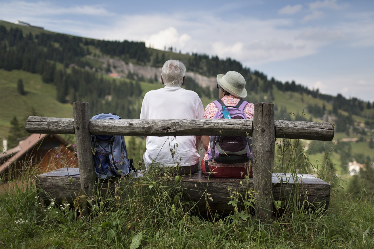 Wegen der Pensionierung der Babyboomer werden in Zukunft immer weniger Werktätige für immer mehr Rentner sorgen müssen. Bild: Keystone