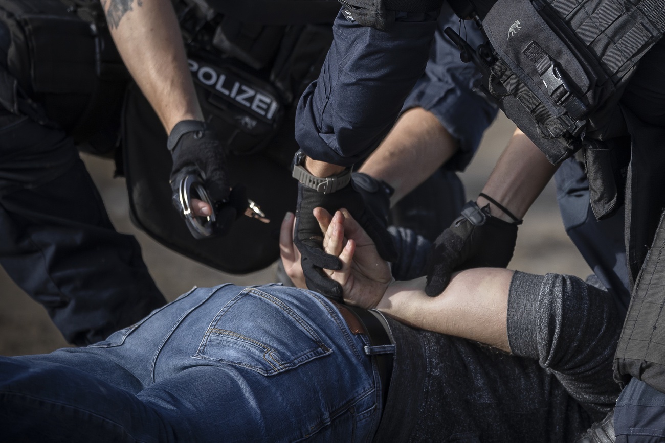 Das Parlament hat beschlossen, dass Polizeimeldungen künftig die Nationalität enthalten müssen. Bild: Keystone