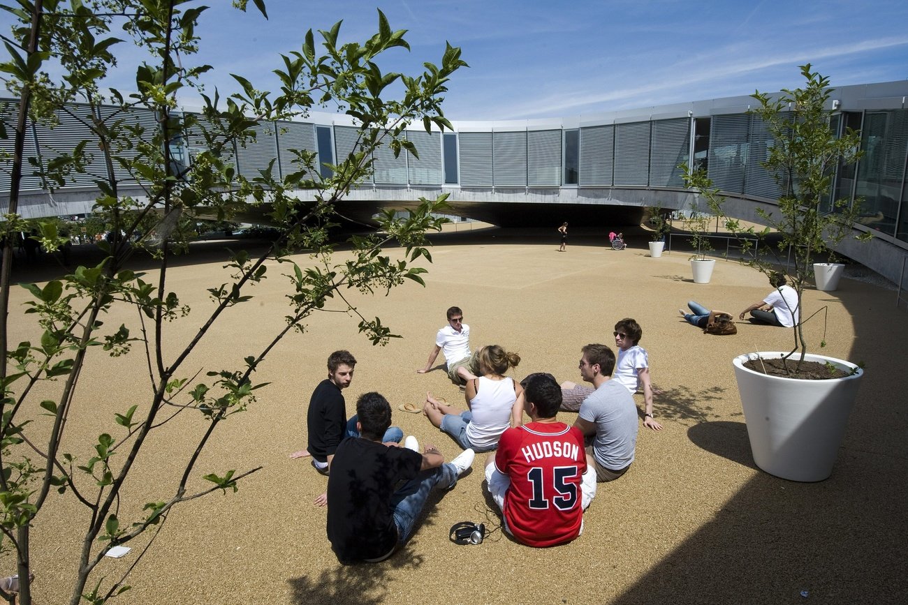 Studenten an der ETH in Lausanne. Die Hochschule hat mit 60 Prozent einen der höchsten Ausländeranteile der Schweiz. Bild: Keystone