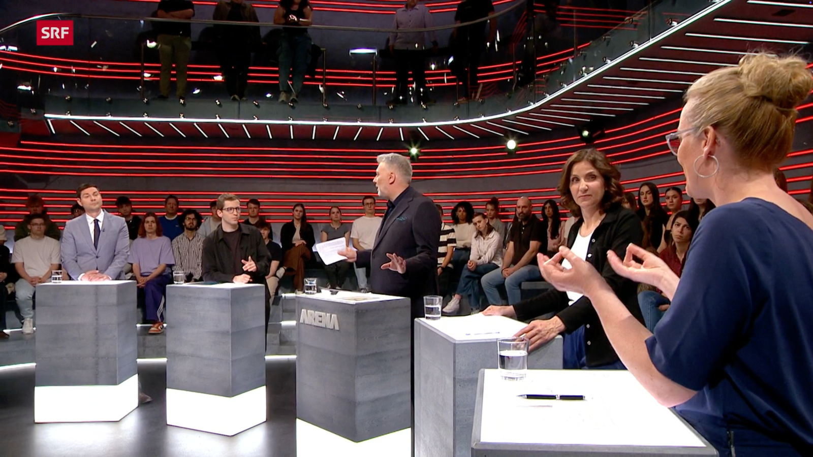 Schwache Leistung: Die Energiepolitikerinnen Aline Trede (rechts) und Gabriela Suter (zweite von rechts). Bild: Screenshot SRF