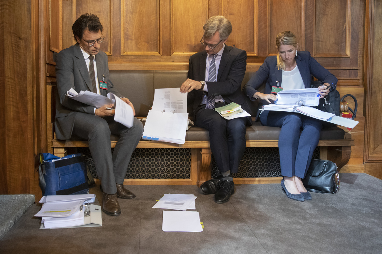 Nicholas Turin (links), Michael Schöll und Karin Poggio vom Bundesamt für Justiz am 19. Juni 2019 im Nationalrat bei der Debatte über die Aktienrechtsreform. Alle drei standen in Kontakt mit «Public Eye». (Bild: Keystone)