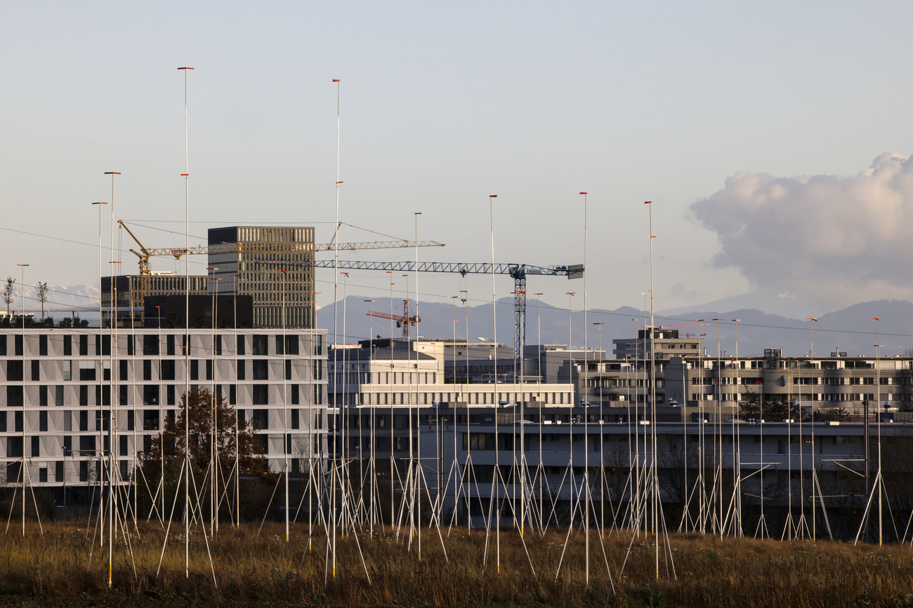 Vor allem das Bevölkerungswachstum führt zu Wohnungsnot: Bauvorhaben in Zürich Seebach. Bild: Keystone